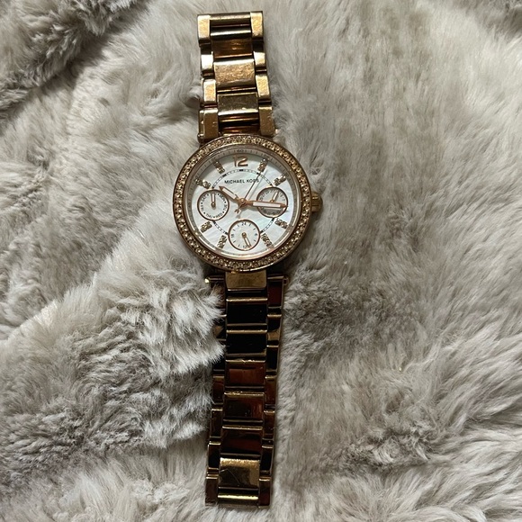 Michael kors chocolate bronze watch with a pearl texture surface - Picture 2 of 5